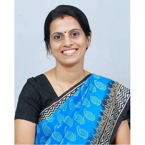 Dr. Lakshmi working at the best eye hospital in Kerala